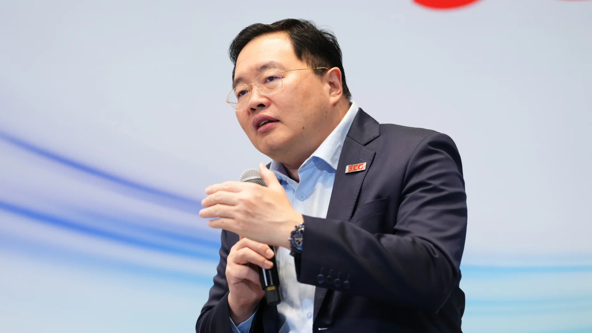 Foto-1_Thammasak-Sethaudom_-President-_-CEO_-SCG