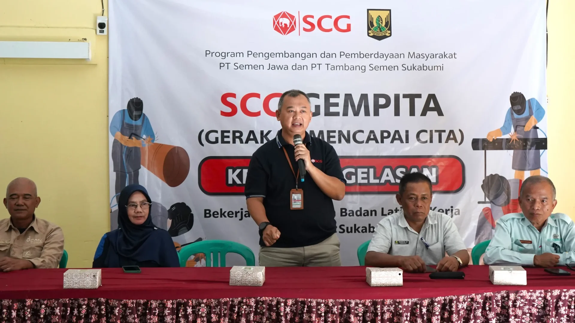 Foto 2_Indra Leksono, Government Liaison and Community Manager PT Semen Jawa